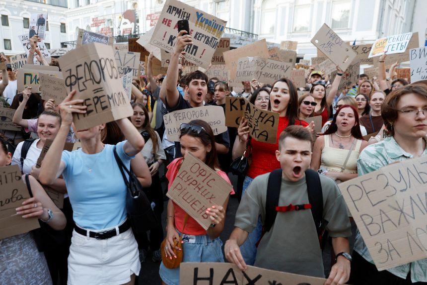 People protest against Zelensky's decision to replace Mykhailo Fedorov as defense minister in Kyiv on July 17.