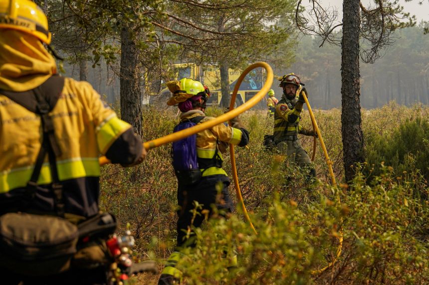 2026-07-22t181549z-679709120-rc2gimagyzsz-rtrmadp-3-europe-weather-spain-wildfire Firefighters battling the La Mierla fire on Tuesday.