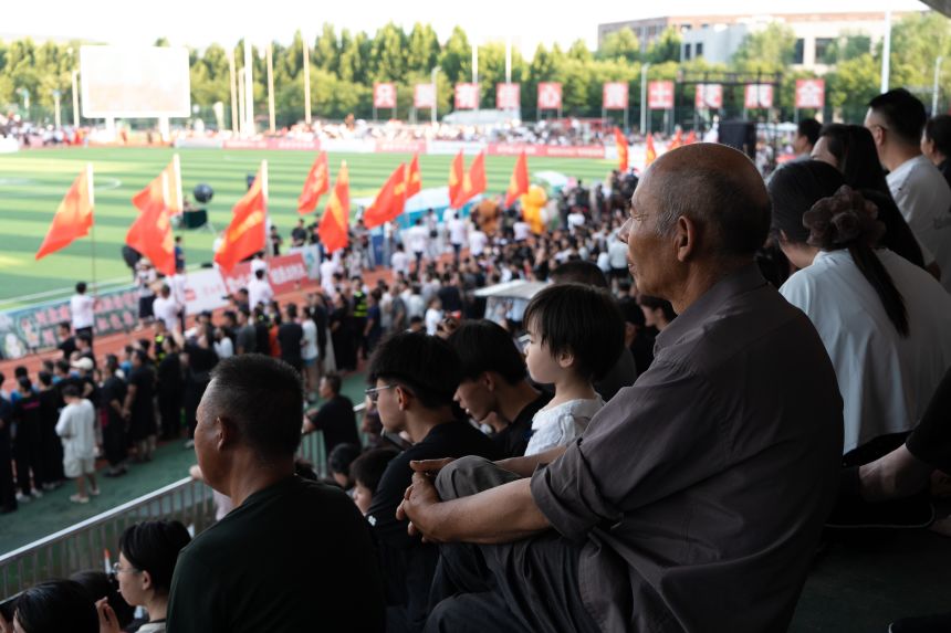 202607018-fh-dsc03826 Fans young and old watch the opening of the Fuping county Village Super League final at a vocational school's stadium<strong> </strong>on July 18.