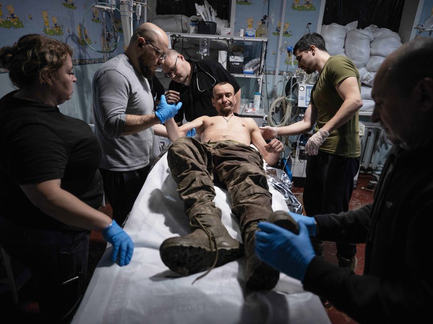 ap25316604082501-1 Military medics give first aid to a wounded soldier at a stabilisation point near Kostyantynivka on November 11, 2025.
