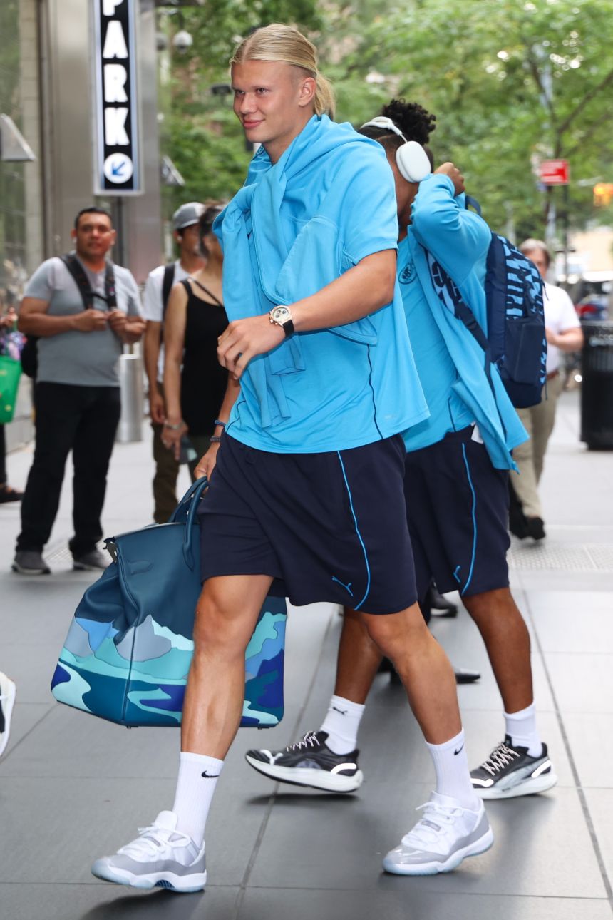 Haaland seems especially fond of the Hermès Haut à Courroies (HAC) line. The HAC is the taller forebear of the Birkin, and was originally used to carry equestrian equipment.