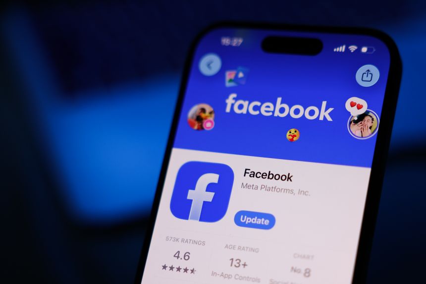 Users reported experiencing outages on Facebook on Sunday.